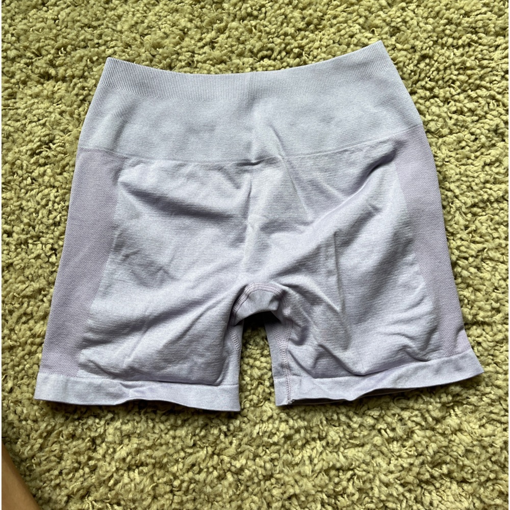 Seamless Lilac Scrunch Workout Shorts